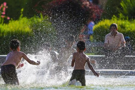 دمای هوا در قصر شیرین به ۴۴درجه رسید