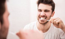 اشتباهات رایج در مسواک زدن