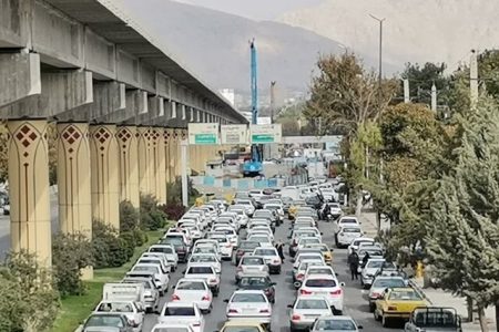 “کم عرض بودن” خیابان‌های کرمانشاه عامل اصلی ترافیک است/ بدنبال احداث رینگ جدید شهری هستیم