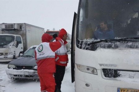 سرنشینان یک دستگاه اتوبوس در محور کنگاور – همدان از کولاک نجات یافتند 