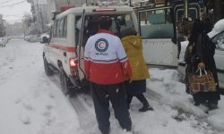 امدادرسانی هلال احمر کرمانشاه به ۵ مادر باردار گرفتار در برف