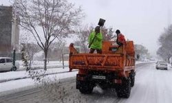 ۵۰۰ تن “شن و نمک” در معابر اصلی کرماشاه پاشیده شد