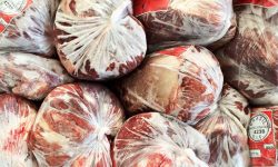 توزیع گوشت قرمز منجمد به نرخ دولتی در ۱۳ میدان اصلی کرمانشاه آغاز شد