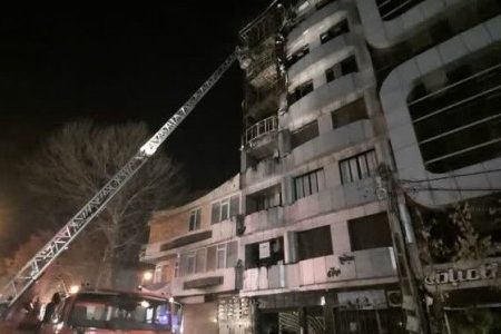 عملیات اطفاء آتش سوزی میدان مرکزی کمتر از ۲ ساعت بطول انجامید/ ورود خودروی پیشرو به محل حادثه ظرف مدت ۵ دقیقه