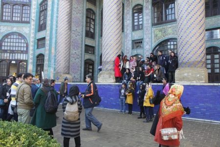 استقرار راهنمایان گردشگری در محوطه های تاریخی کرمانشاه
