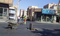 پاکسازی کانالهای شهر توسط نیروهای خدمات شهری شهرداری کرمانشاه