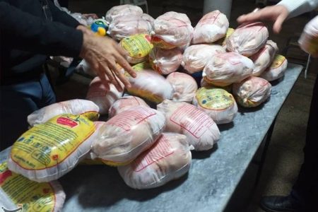 خروج غیرقانونی مرغ از کرمانشاه به دلیل اختلاف قیمت