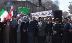 رژه تراکتورسواران صحنهای در سالروز پیروزی انقلاب اسلامی کرمانشاه- تراکتورسواران صحنهای در سالروز پیروزی انقلاب اسلامی با رژه خودرویی جشن گرفتند.