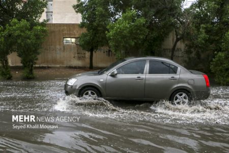 رفع آبگرفتگی ۲۱ منزل مسکونی در کرمانشاه