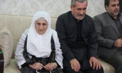 استاندار کرمانشاه با خانواده شهیدان رستمی دیدار کرد
