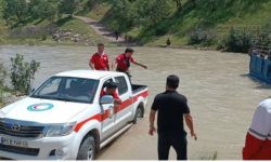 عملیات نجات خودروی گرفتارشده با ۶ سرنشین از رودخانه زمکان