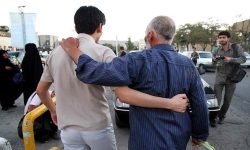 خیرین، پدر زندانی را به آغوش خانواده برگرداندند