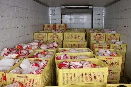 قاچاق ۲۷ تن مرغ منجمد با پوشش بار سیب در مرز پرویز خان