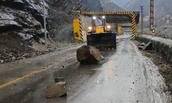 ۴۰ مورد ریزش برداری در محورهای استان نیز طی ۲۴ ساعت گذشته صورت گرفته است