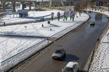 پایان عملیات برف‌روبی در معابر اصلی کرمانشاه/به کارگیری ۶۵۰ نیروی خدماتی در عملیات شب گذشته/ برف‌روبی در کوچه‌ها ادامه دارد