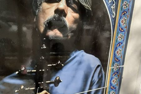 آسیب رساندن به تصاویر و کاشی های دیوار مشاهیر کرمانشاه