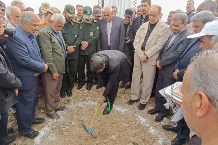 آیین کلنگ زنی یادمان شهدای قراویز برگزار شد