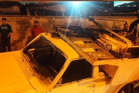 اشتعال وانت پیکانی مقابل پمپ بنزین/ راننده مصدوم شد