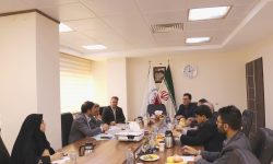 به دنبال ایجاد ارزش افزوده بالا از قیرطبیعی برای استان هستیم