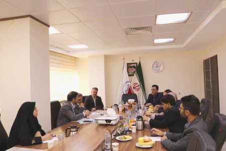 به دنبال ایجاد ارزش افزوده بالا از قیرطبیعی برای استان هستیم