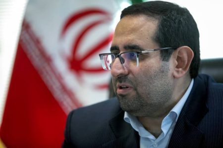 هرگونه نگهداری و گرداندن سگ در معابر عمومی، خودروها، پارک‌ها و سایر فضاهای عمومی شهری ممنوع است