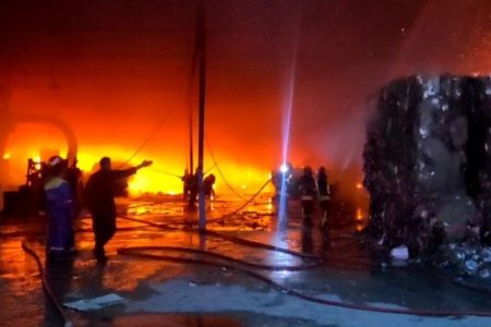 وقوع حریق در سوله بسته‌بندی کارتن