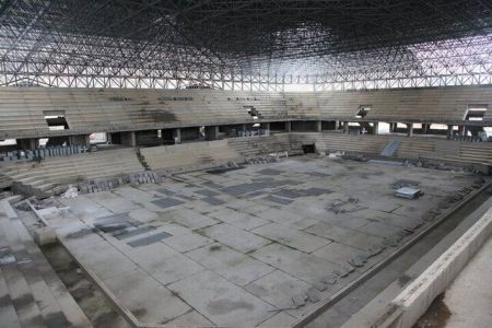 پروژه استخر قهرمانی و سالن شش هزار نفری، چشم انتظار اعتبار