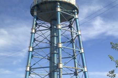 شست‌وشوی ۱۴۰۰ مترمکعب از مخازن آب گیلان‌غرب 