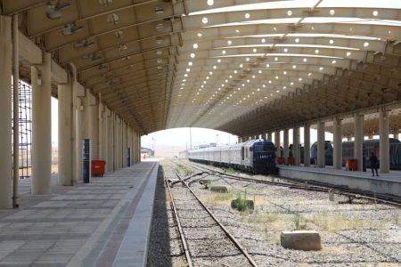 ورود همزمان ۴ قطار اربعین به کرمانشاه 