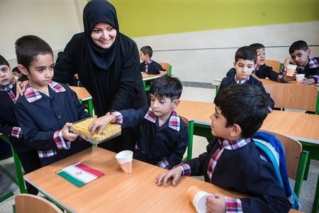 کلاس اولی‌ها در کرمانشاه راهی مدرسه شدند