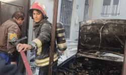 آتش سوزی خودرو درون پارکینگ منزل مسکونی در کرمانشاه 